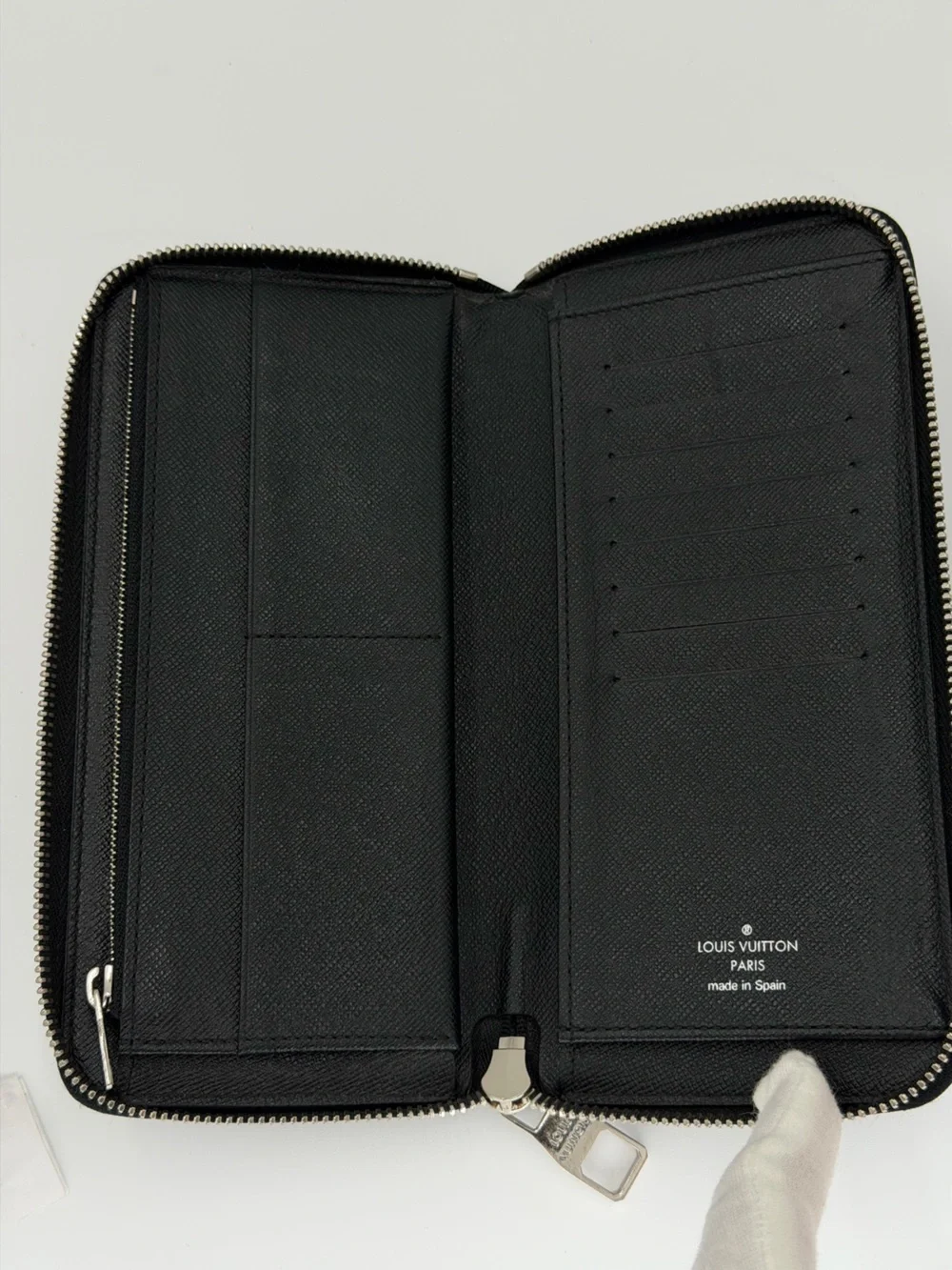 Unisex Louis Vuitton Damier Graphite Zip-Around Wallet in Excellent Condition!🩶 - Picture 5 of 16